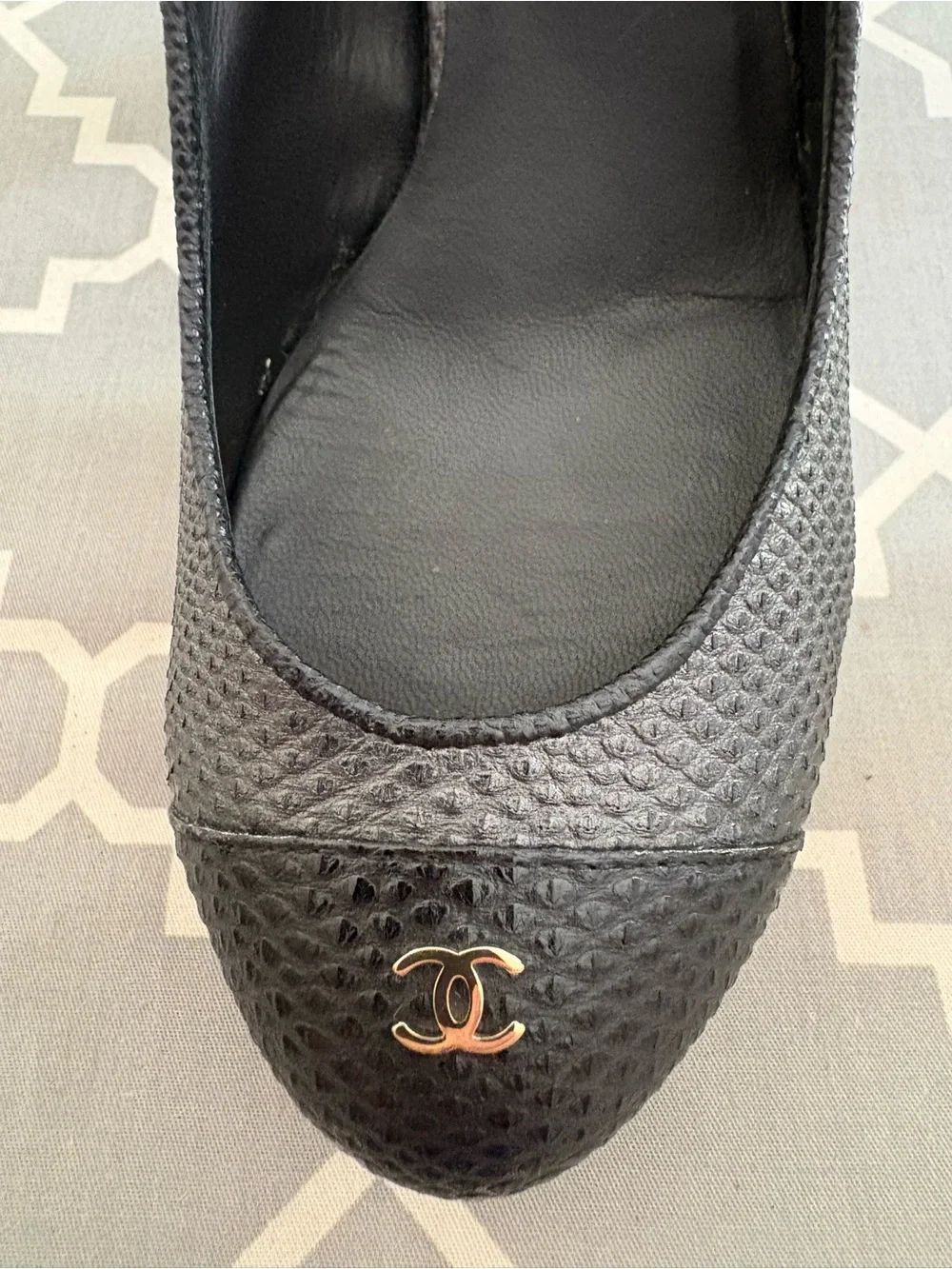 CHANEL Black Slingback Pumps with CC Cap Toe.Size 39